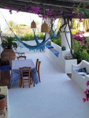 Antica casa eoliana con terrazza vista sul faro di Strombolicchio e giardino, Lipari